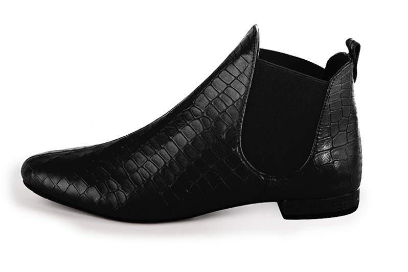 Satin black women's ankle boots, with elastics. Round toe. Flat block heels. Profile view - Florence KOOIJMAN